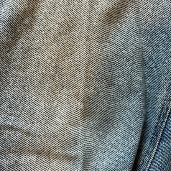 There is a small mark on the left leg but it is barely noticeable when worn. - Picture 4 of 4